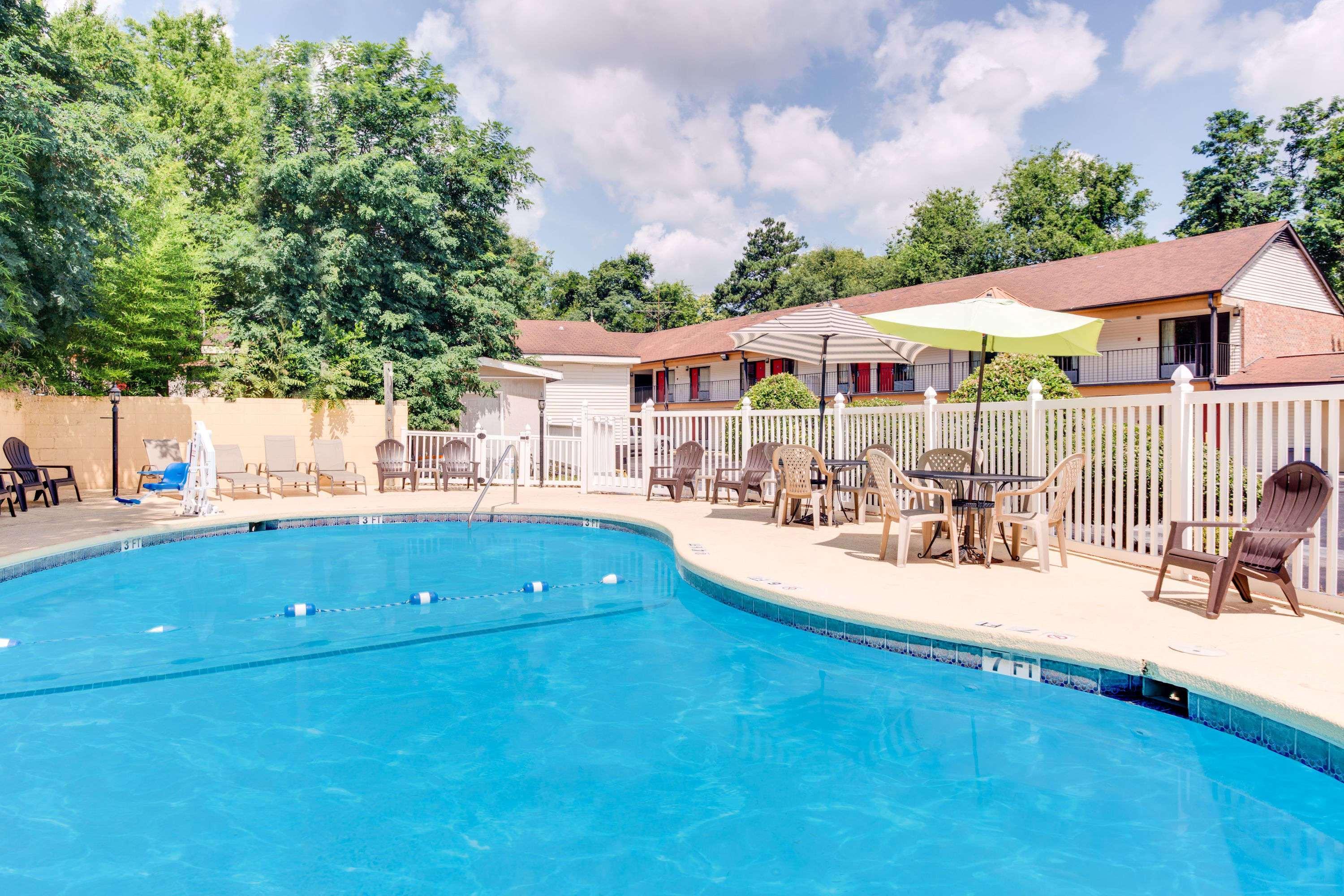 Americas Best Value Inn Айкън Екстериор снимка