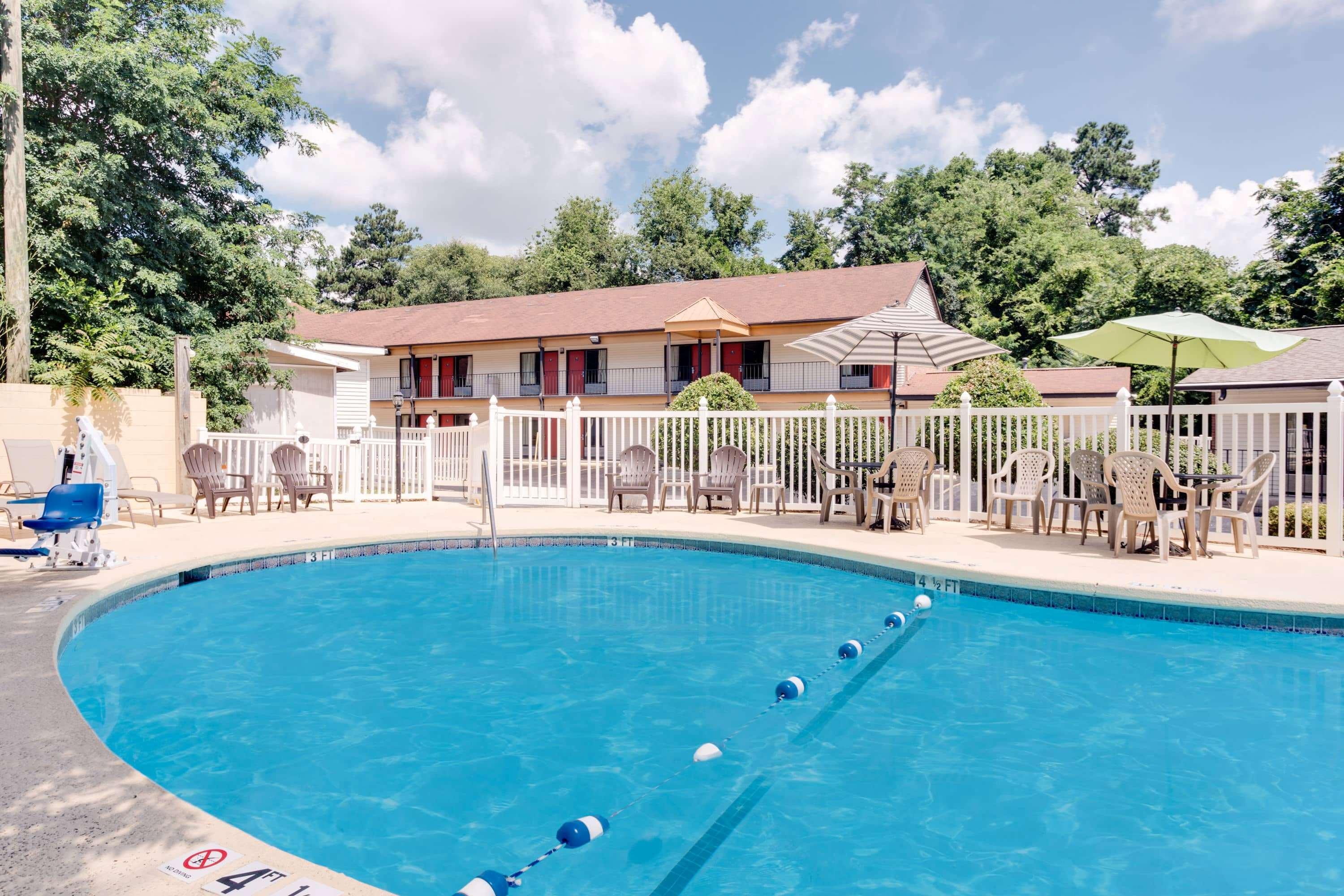 Americas Best Value Inn Айкън Екстериор снимка