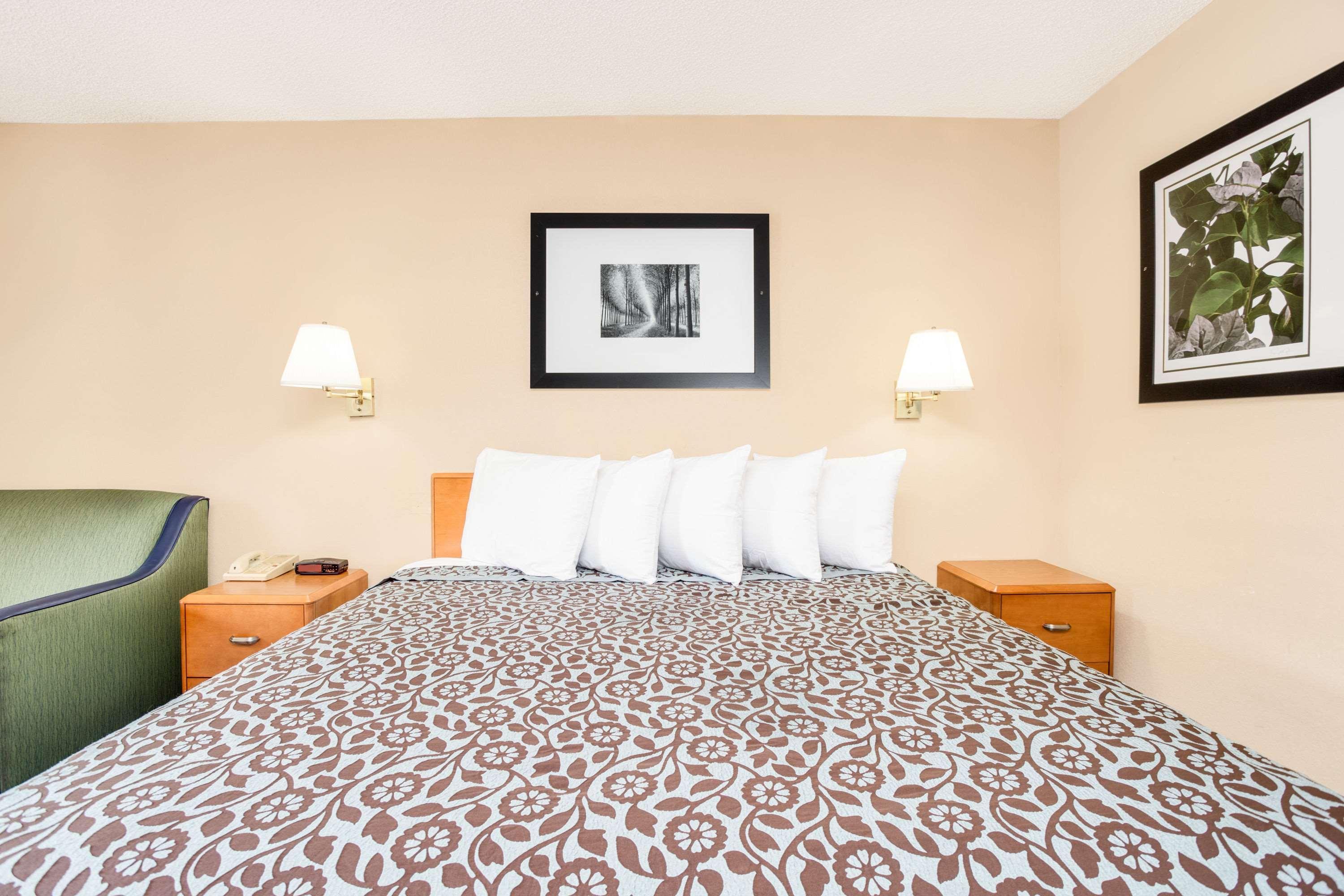 Americas Best Value Inn Айкън Екстериор снимка