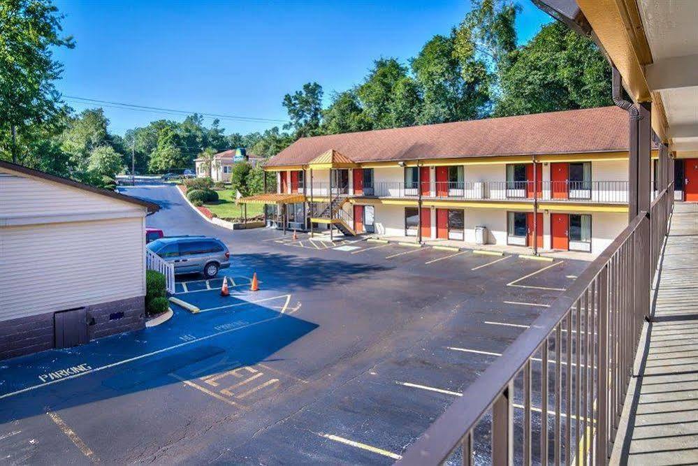 Americas Best Value Inn Айкън Екстериор снимка