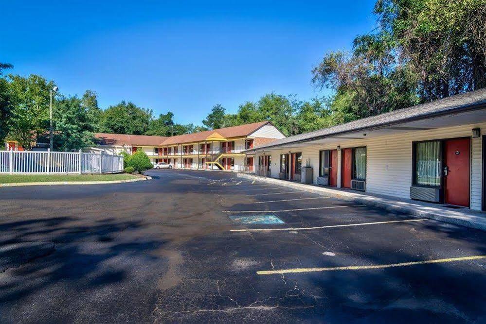 Americas Best Value Inn Айкън Екстериор снимка